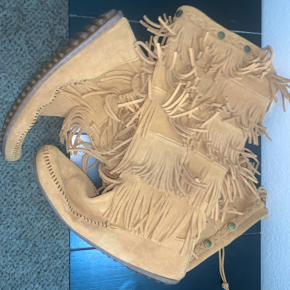 MINNETONKA BOOTS 10